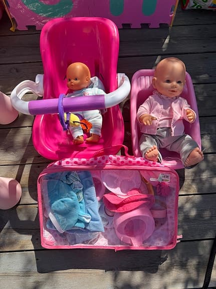 babyleksaker/dockor med tillbehör