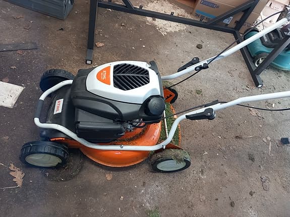 Stihl bensindriven gräsklippare