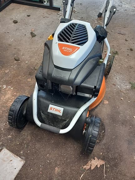 Stihl bensindriven gräsklippare