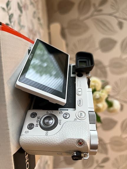 Sony A6000+ 16-50 OSS + Tillbehör.
