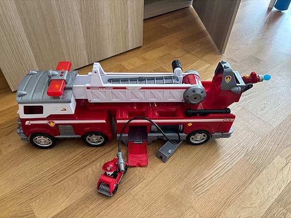 Paw Patrol Ultimate Fire Rescue Truck w/ Side Car
