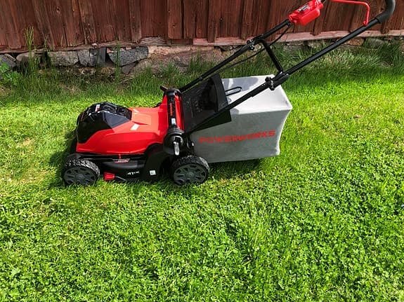 Gräsklippare batteri med uppsamlare
