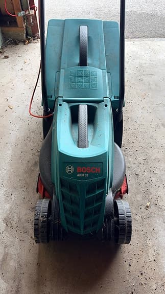 Bosch ARM 32 elgräsklippare – lätt och smidig