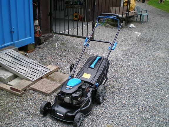 Biltema gräsklippare bensin svart/blå