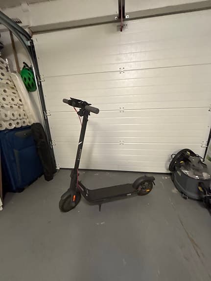 Elsparkcykel svart | Navee