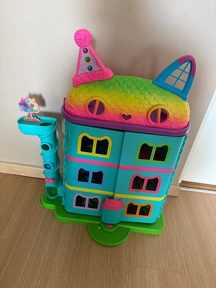 Gabbys Dockskåp med tillbehör i Nyskick!