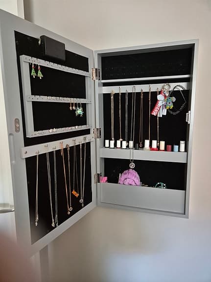 Smyckesskåp med belysning