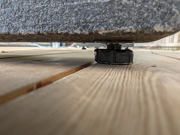 Rejäl och tålig matgrupp för uteplatsen. Bord och 8 stolar.