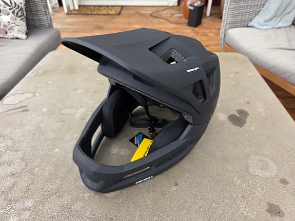 Cairbull full face helmet med avtagbart käkskydd