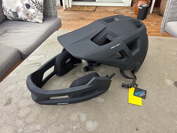 Cairbull full face helmet med avtagbart käkskydd