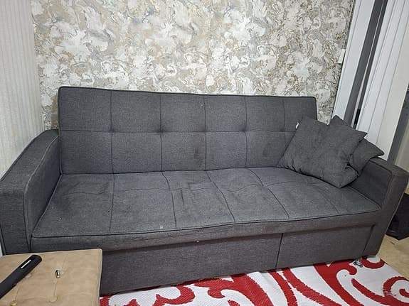 Multisoffa / Bäddsoffa i mörkgrått tyg – perfekt för gästrummet