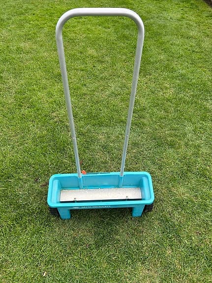 Gardena spridare för gräsmatta blå