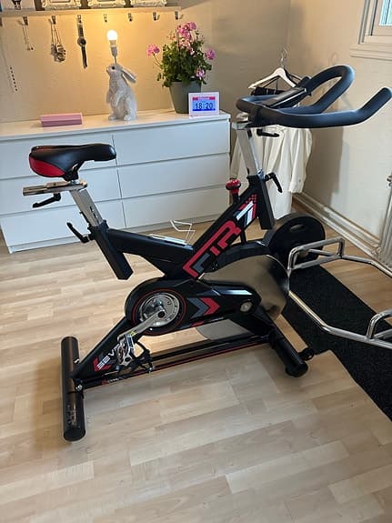 FTR spinningcykel svart/röd