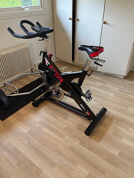 FTR spinningcykel svart/röd