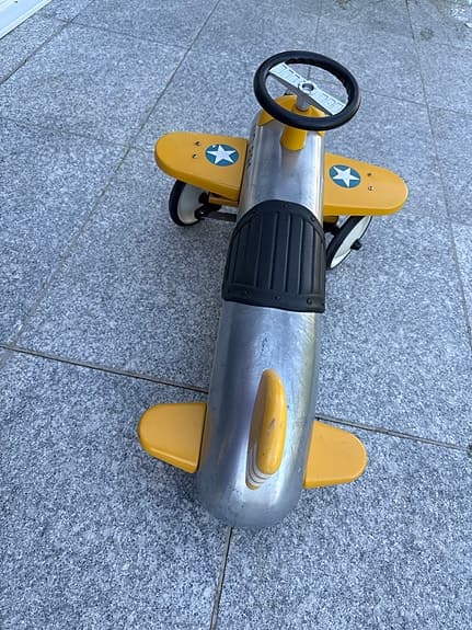 Gåbil i metall - flygplan - silver