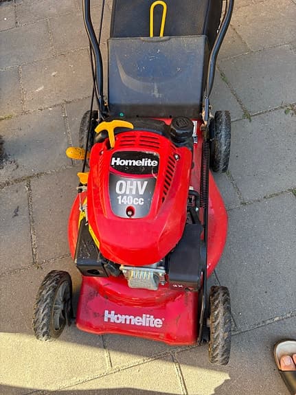 Homelite OHV 140cc bensindriven gräsklippare röd