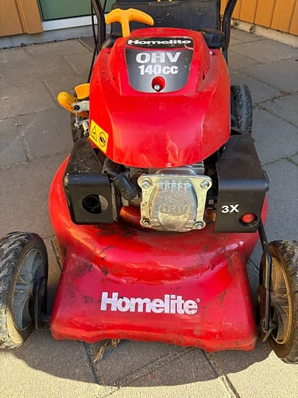 Homelite OHV 140cc bensindriven gräsklippare röd