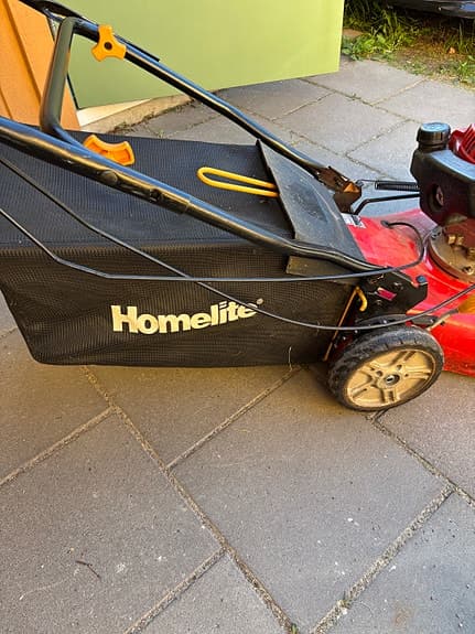 Homelite OHV 140cc bensindriven gräsklippare röd