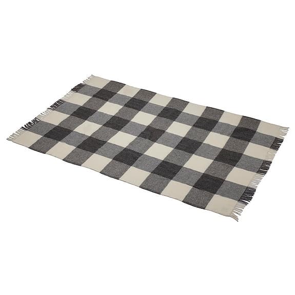 DESIGNPLÄD I RUTIG SVENSK ULL FRÅN TOARP