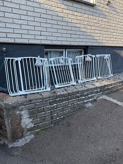 Vita grindar / barngrindar i metall