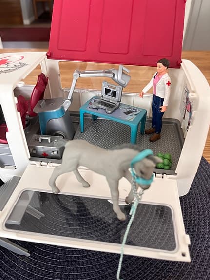 Schleich veterinärbil med häst och veterinär