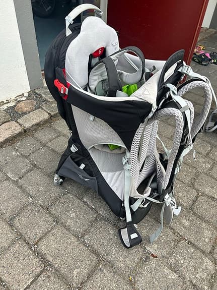 Osprey poco premium bärstol ryggsäck svart/grå för barn