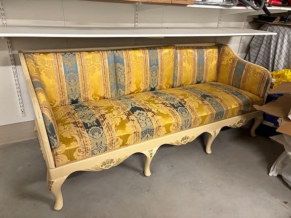 Renoverad trågsoffa