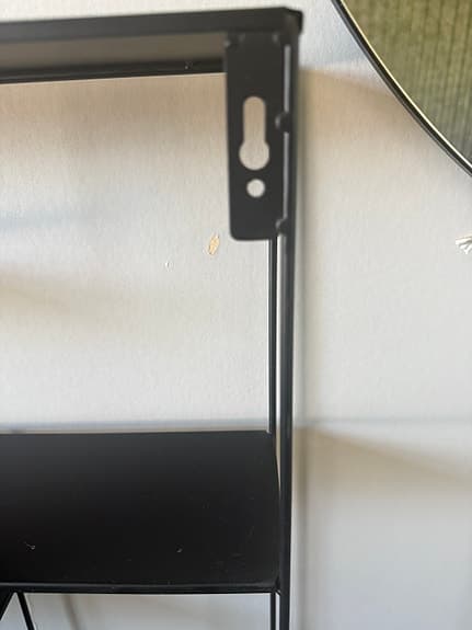 Svart vägghylla i metall