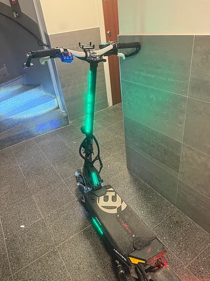 Elsparkcykel med LED-belysning svart Dualtron Bluetran Lightning ⚡️ 72V