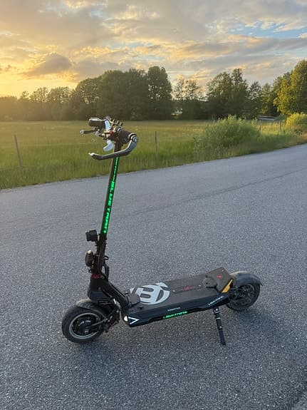 Elsparkcykel med LED-belysning svart Dualtron Bluetran Lightning ⚡️ 72V