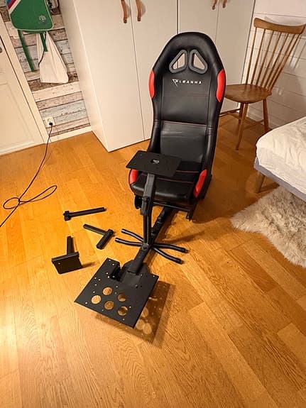Tracer racingsäte / gamingstol med stativ för ratt och pedaler