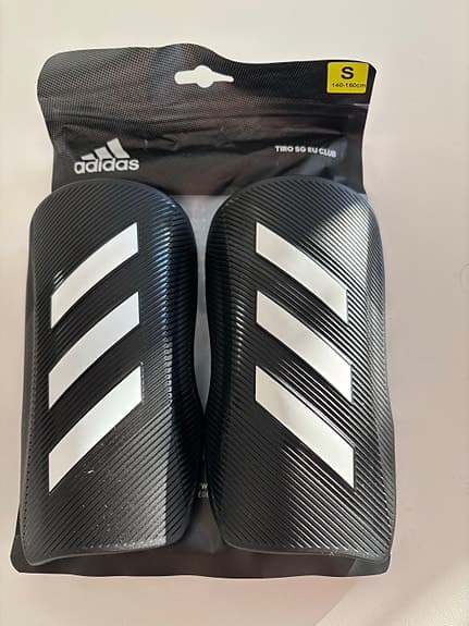 Adidas benskydd S svart - som nya
