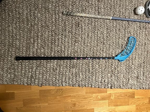 Zone innebandyklubbor med fodral och boll