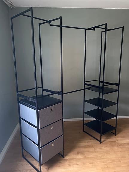 Clas Ohlson Öppen garderob / klädförvaring med hyllor och lådor
