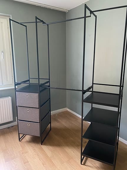 Clas Ohlson Öppen garderob / klädförvaring med hyllor och lådor