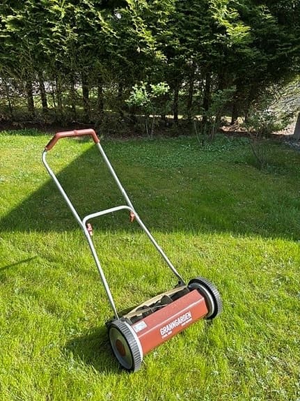 Handdriven cylindergräsklippare – Granngården (köpt 2025)