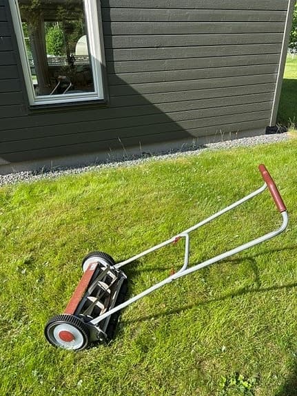 Handdriven cylindergräsklippare – Granngården (köpt 2025)