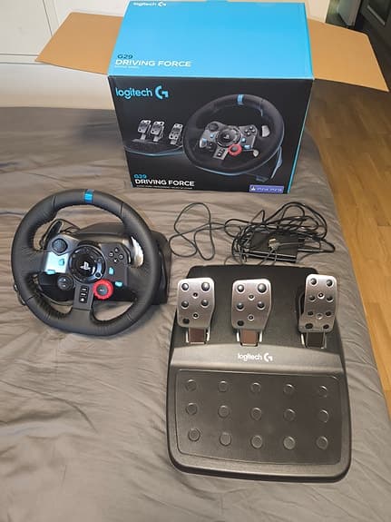 Logitech G29 Driving Force med pedaler – som ny (PS4/PS3/PC)
