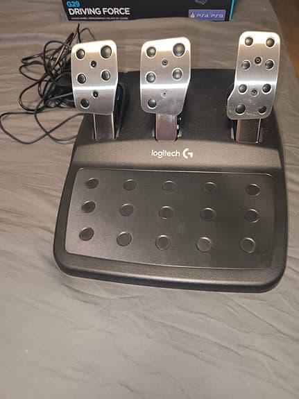 Logitech G29 Driving Force med pedaler – som ny (PS4/PS3/PC)