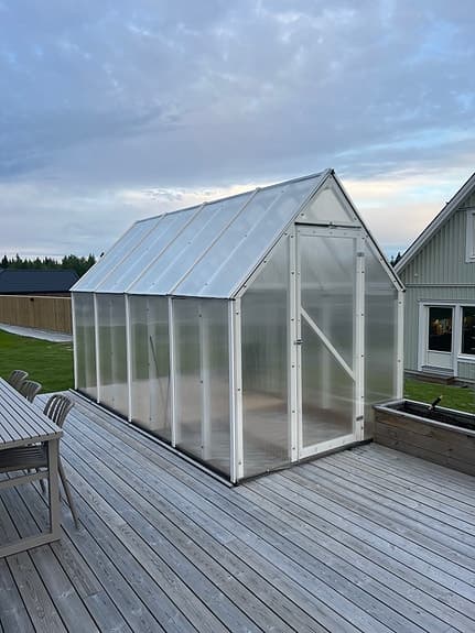 Stort Växthus i plast med trästomme