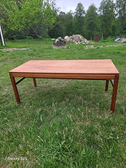 Casinosoffbord Teak