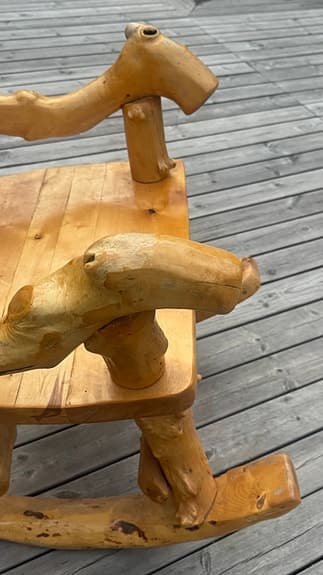 En unik och mäktig gungstol av massiv kanadensisk björk