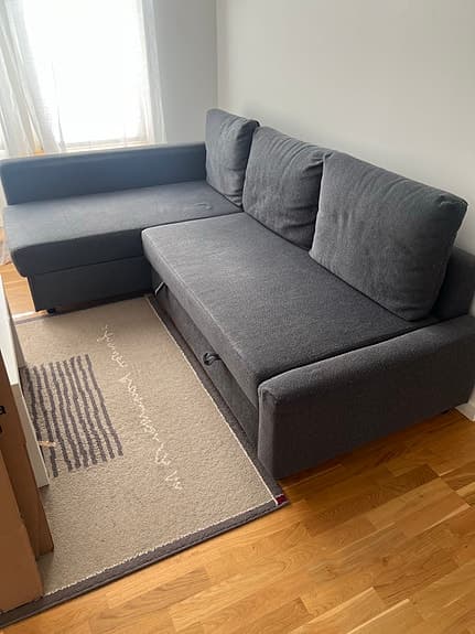 bäddsoffa i medelmåttigt skick