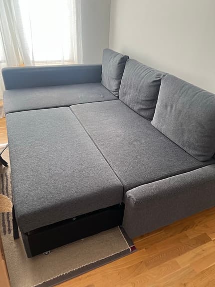 bäddsoffa i medelmåttigt skick