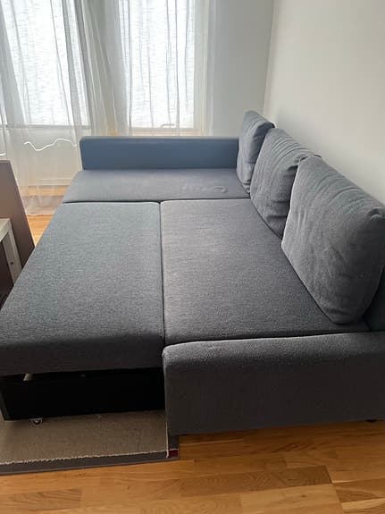 bäddsoffa i medelmåttigt skick
