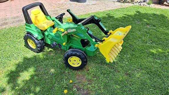 Tramptraktor med skopa