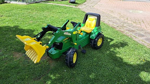 Tramptraktor med skopa