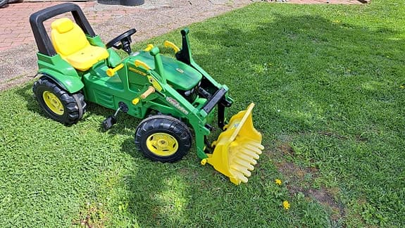 Tramptraktor med skopa