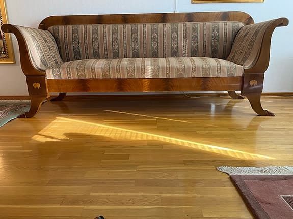 Soffa i Karl Johan-stil