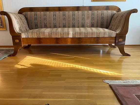 Soffa i Karl Johan-stil